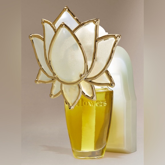 Pearl White Lotus Flower Bath & Body Works Wallflowers Home Fragrance Diffuser - Picture 3 of 7